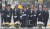 조국 조국혁신당 대표가 15일 오후 비례대표 당선인들과 함께 경남 김해시 진영읍 봉하마을을 찾아 고 노무현 전 대통령 묘역을 참배하고 있다. 뉴스1