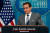 존 커비 백악관 국가안보보좌관이 15일 미국 워싱턴 백악관에서 열린 언론 브리핑에 참석하고 있다. 로이터=연합뉴스