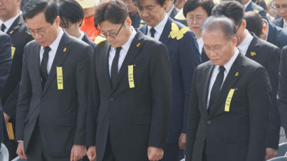 세월호 10주기에 일제히 안산 간 여야…野 “세월호 유족 요구, 이태원참사 특별법 제정해야”