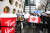지난달 14일 캐나다 커피 브랜드 팀홀튼의 신논현역 1호점의 문이 열리기를 기다리고 있는 사람들. 사진 팀홀튼