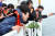 16일 진도군 인근 세월호 참사 해역에서 열린 추모식에서 한 유가족이 오열하고 있다. [연합뉴스]