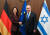 네탸나후 이스라엘 총리(오른쪽)와 아날레나 베이보크 독일 외무부 장관이 17일(현지시간) 만나고 있다. 신화통신=연합뉴스 