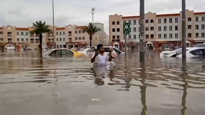[사진] 두바이 홍수 … 1년치 비 하루에 쏟아졌다
