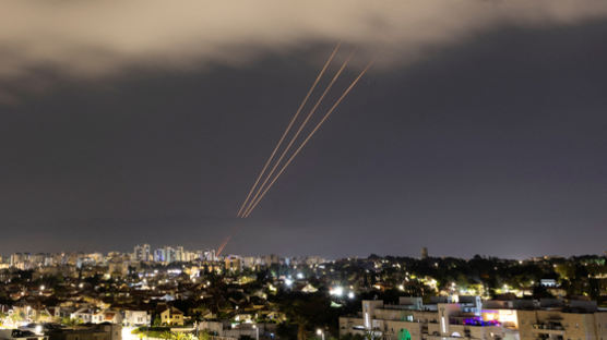 [속보]"이스라엘, 이란 본토 미사일 타격…시리아·이라크서도 폭발음"