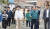 백종원 더본코리아 대표(사진 왼쪽)와 천영기 통영시장이 지난 11일 '수산식품 특화마을(로컬푸드 빌리지)'로 조성할 경남 통영시 도남동 큰발개 마을을 둘러보고 있다. 사진 통영시