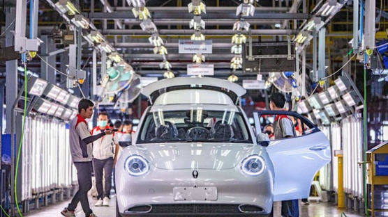 [Biz-inside,China] "방대한 中 시장은 시험 무대"...글로벌 자동차 기업, 미래 출발점 삼아 
