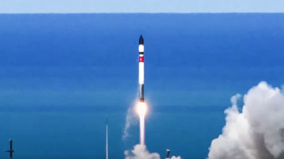 [포토타임]임무명 B.T.S, 韓최초 초소형 군집위성 1호기 발사