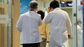 [속보] 서울의대 교수들 “30일 일반 환자 진료 전면 중단”