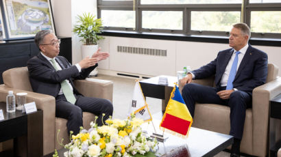 尹과 원전협력 이야기 한 루마니아 대통령, 두산에너빌리티 방문해 SMR 역량 확인