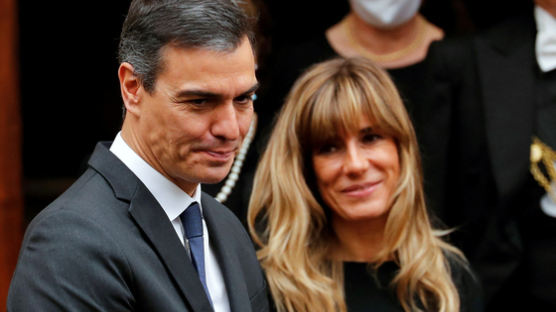 스페인 총리부인 '부패 스캔들'에…총리 "사퇴 여부 검토"