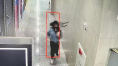 주인 있는 명품백 들고 뛰었다…CCTV 포착된 30대女 도주 장면