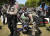 29일(현지시간) 텍사스대 오스틴 캠퍼스에서 주 경찰들이 농성 중이던 학생을 연행하고 있다. AP=연합뉴스