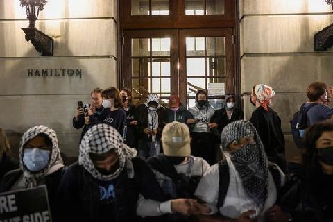 美 컬럼비아대서 시위대 건물 기습점거…네타냐후 "휴전 협상해도 공격"