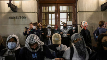 美 컬럼비아대서 시위대 건물 기습점거…이-하마스 '휴전협상 순항' 