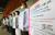 30일 서울 세브란스병원에서 소속 교수들이 의대 증원 및 휴진 관련 피켓을 들고 있다. 뉴시스
