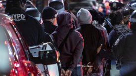 경찰 수백명, 컬럼비아대 틀어막았다…반전시위에 둘로 갈린 美
