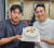 통산 100승 축하 케이크를 준비한 장민재(오른쪽)와 경기 후 식사를 함께한 류현진. 사진 류현진 인스타그램