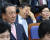 이철규 국민의힘 의원(가운데)이 2일 서울 여의도 국회에서 열린 의원총회에 참석하고 있다. 오른쪽은 임이자 의원. 뉴스1