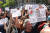 1일 뉴욕에서 컬럼비아대학교 교수들이 체포된 학생 석방을 요구하는 시위를 벌이고 있다. AFP=연합뉴스