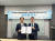 김태성 KTR 사업지원본부장(오른쪽)과 윤칠석 경북IT융합산업기술원장이 상호협력을 위한 업무협약을 체결했다.