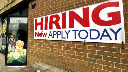 美 4월 고용, 전망치 밑도는 17.5만건 증가…실업률 3.9%