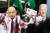베냐민 네타냐후 이스라엘 총리와 올라프 숄츠 독일 총리를 빗댄 가면이 지난 4일 독일 베를린의 친 팔레스타인 시위에 등장한 모습. 로이터=연합뉴스