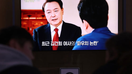 ‘김건희 명품백’ 대통령기록물로…尹 후속조치도 법 검증 대상될까