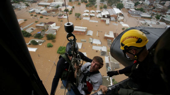 브라질 78명, 케냐 228명 사망…전세계 동시다발 '살인홍수' 왜