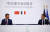6일 시진핑(왼쪽) 중국 국가주석이 에마뉘엘 마크롱(오른쪽) 프랑스 대통령과 파리 엘리제궁에서 정상회담 뒤 공동 기자회견에서 서로 마주보고 있다. AP=연합뉴스