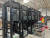 미국 라스베이거스에 위치한 한 데이터센터에서 작업자가 서버의 저장장치에 ITAD 작업을 진행하는 모습. 사진 SK에코플랜트