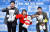 베우 이장우(왼쪽부터)와 방송인 박나래, 전현무가 4일 오후 서울 상암동 MBC 골든마우스홀에서 열린 예능프로그램 '나 혼자 산다' 10주년 기념간담회에서 포즈를 취하고 있다. 뉴스1