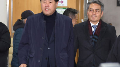 [속보] 법원, ‘불법 정치자금 수수’ 혐의 김용 보석으로 석방