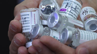 아스트라제네카, 코로나19 백신 판매 중단…시장 철수