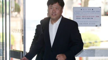 ‘증거인멸 우려’ 법정구속됐던 김용, 전자발찌 달고 보석 석방