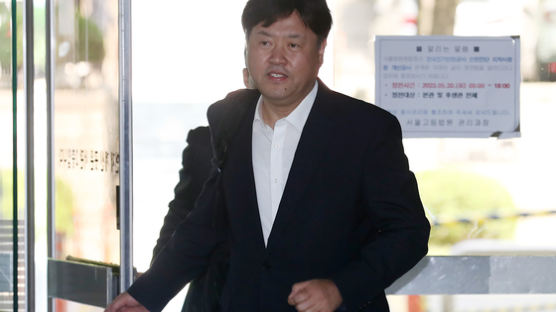 ‘증거인멸 우려’ 법정구속됐던 김용, 전자발찌 달고 보석 석방