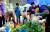9일 개막한 제19회 영양 산나물축제에서 방문객들이 산나물을 살펴보고 있다. 사진 영양군