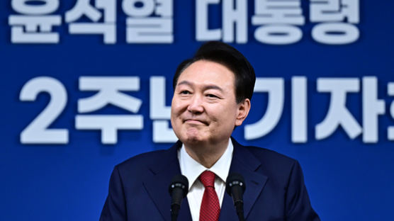 尹 "송구·부족" 김 여사 명품백 첫 사과…특검엔 반대했다 [view]
