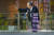 김승연 한화그룹 회장이 10일 대전한화생명이글스파크에서 열린 2024 프로야구 한화 이글스와 키움 히어로즈의 경기를 찾아 관중들에게 인사하고 있다. 사진 한화 이글스