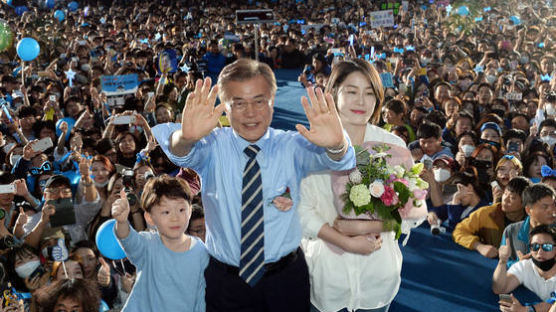 "검찰이 장모 운영 목욕탕까지"…文 전 사위 수사에 발끈한 친문