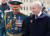블라디미르 푸틴 러시아 대통령(오른쪽)과 세르게이 쇼이구 전 국방장관. EPA=연합뉴스