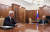 블라디미르 푸틴 대통령은 안드레이 벨로우소프를 각별히 아낀다고 한다. 사진은 지난해 푸틴 대통령을 독대하는 벨로우소프 당시 제1부총리. AP=연합뉴스