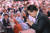윤석열 대통령이 불기 2567년 부처님오신날 봉축법요식이 열린 지난해 5월 27일 서울 종로구 조계사에서 신도들에게 인사하고 있다. 대통령실사진기자단 