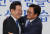 더불어민주당 이재명 대표(왼쪽)와 우원식 국회의장 후보가 지난 16일 오후 서울 여의도 국회 당대표실에서 만나 포옹하고 있다. 연합뉴스