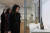 김건희 여사가 지난해 4월 28일(현지시간) 미국 보스턴 미술관을 방문해 미술관이 소장한 사리와 사리구를 관람하고 있다. 이중 사리는 반환됐고, 사리구는 대여를 위한 협약서 추진이 진행 중이다. 사진 대통령실