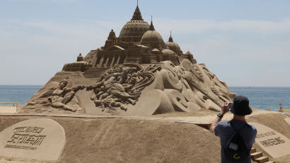 [포토타임] 미술관으로 변한 해운대 백사장... 모래조각 축제 닷새 앞으로 