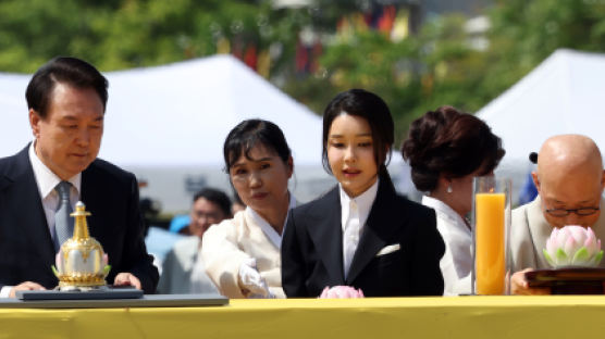 [포토타임] 김건희 여사 외부행사 참석...올해 들어 처음 대중앞에 모습 보여 