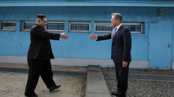 文 회고록 "대북 제재 답답, 화난다"…북한 아닌 미국탓 논란