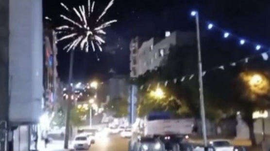 대통령 사망에 불꽃 터트렸다…이란 청년들 "우린 행복하다"