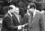 1980년 8월 18일 대통령직에서 하야한 최규하 대통령이 청와대를 떠나면서 전두환 장군과 악수를 나누고 있다. 중앙포토
