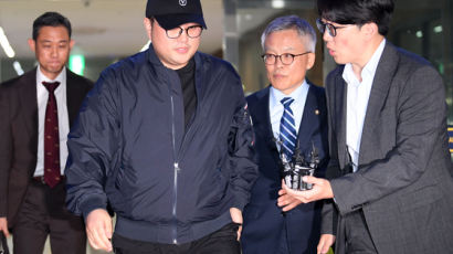 경찰, '음주 뺑소니' 김호중 구속영장…위험운전치상 혐의 추가